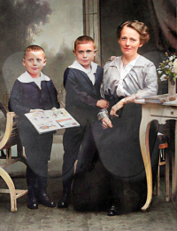 Martha Schulz mit Söhnen Alfons und Rolf